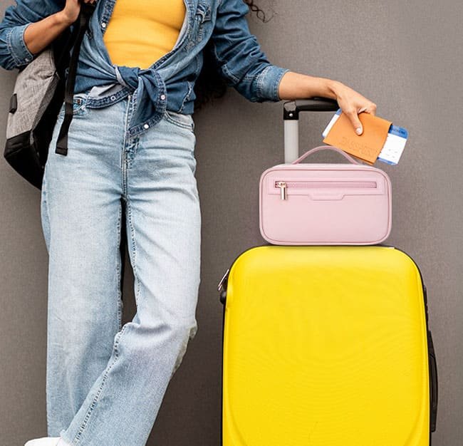 4 how to choose the right travel bag for your makeup and toiletries