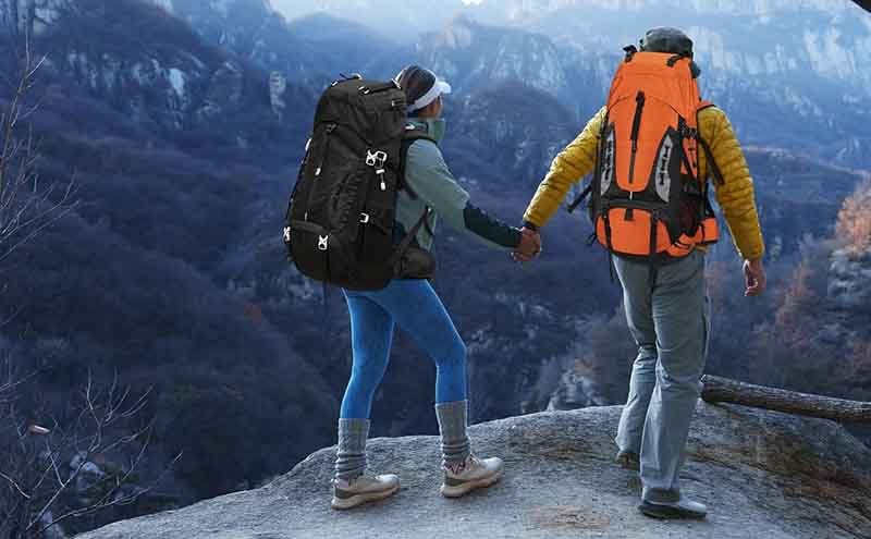 1 what is the difference between hiking and trekking