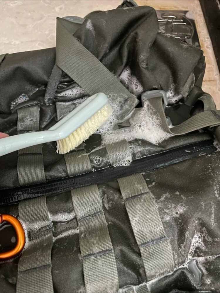 4.how to wash backpacks made of different materials