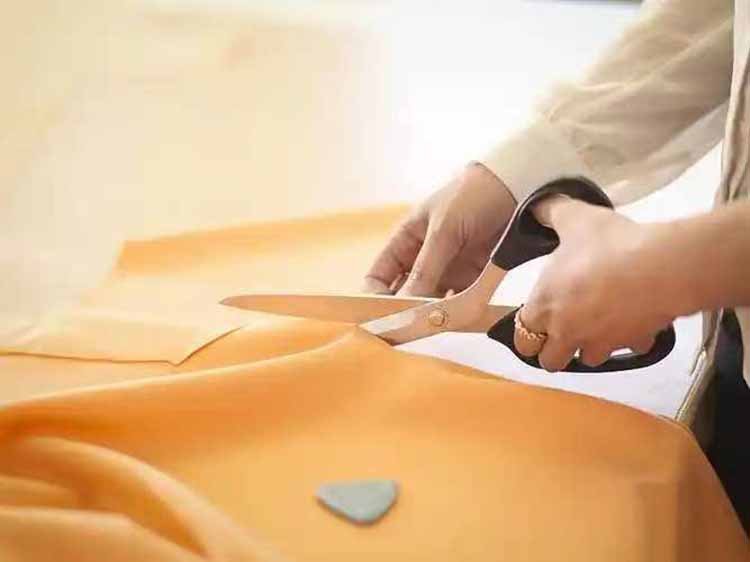 3.how to cut and prepare the fabric before sewing