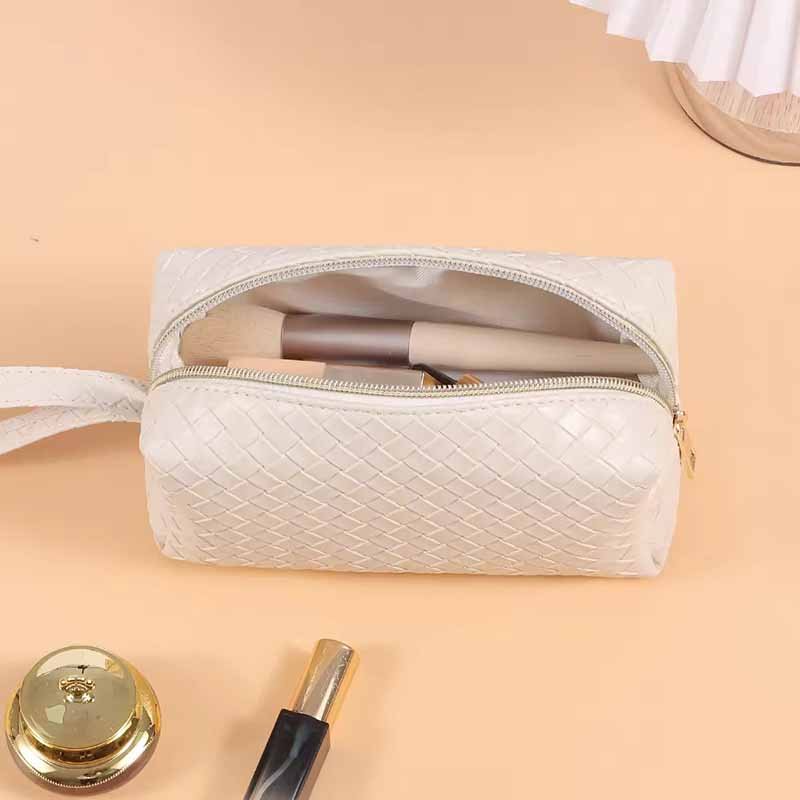 1 what makes a good makeup bag for purse