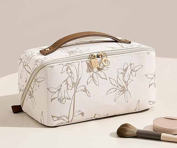 key factors when choosing a low moq cosmetic bag manufacturer