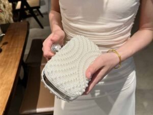 0 clutch bag manufacturing with beaded decorations