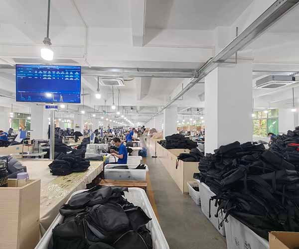 2. key factors wholesalers should evaluate when choosing a bag manufacturer