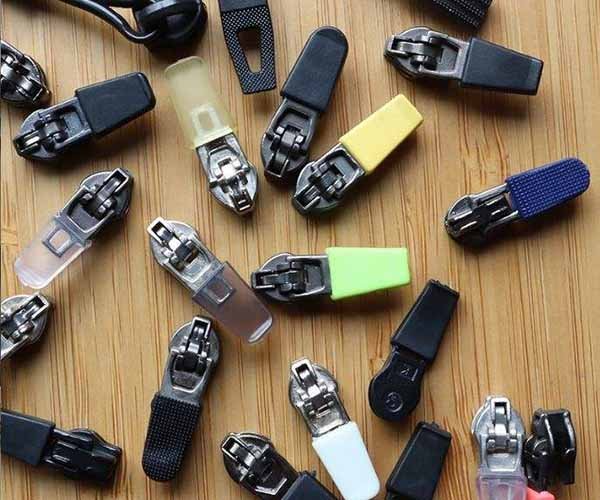 2. custom zipper pullers